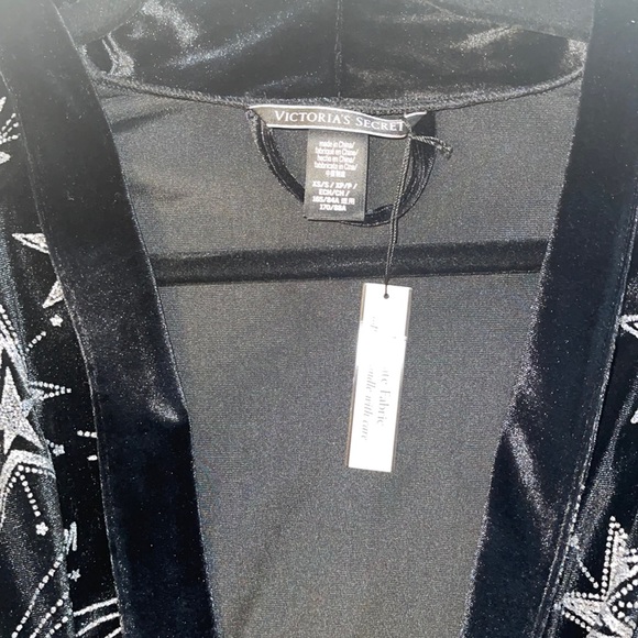 VS Robe - Picture 2 of 2